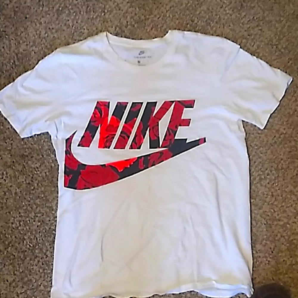 Nike mens tshirt